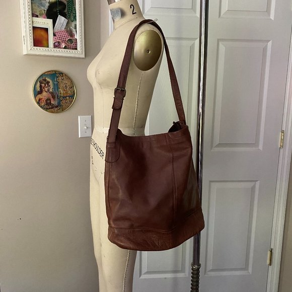 Vintage Handbags - Vintage 1970s Indian 100% Leather large Carryall HOBO bucket Tote Purse Bag